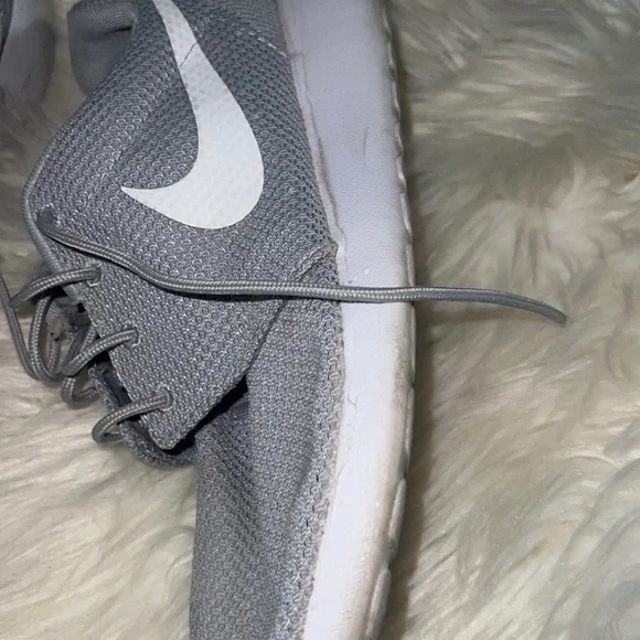 Worn a few times! Nike Mens Roshe One Premium Sneaker Size 11 - Picture 7 of 8
